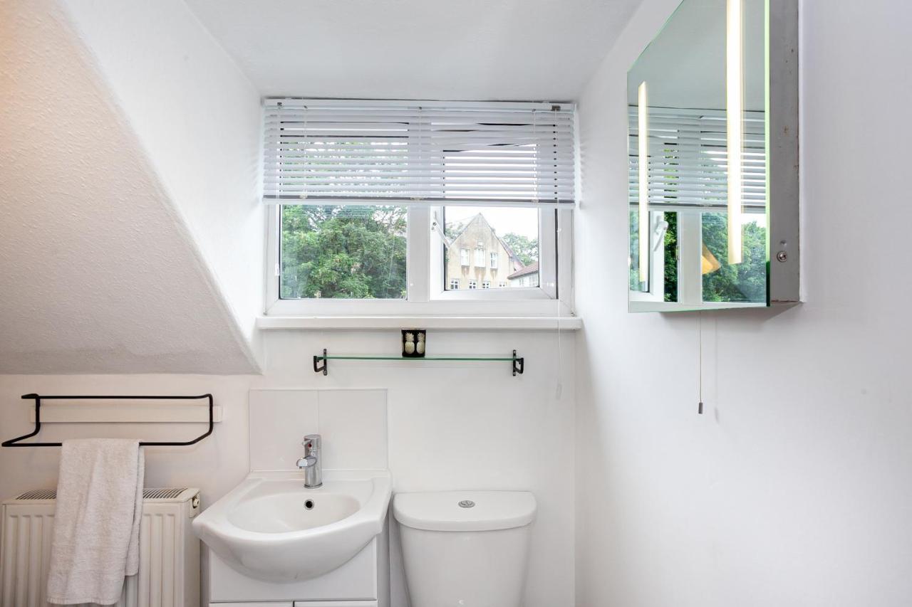 Cosy 2 Bed Apartment - Close To Leeds Centre Exterior photo