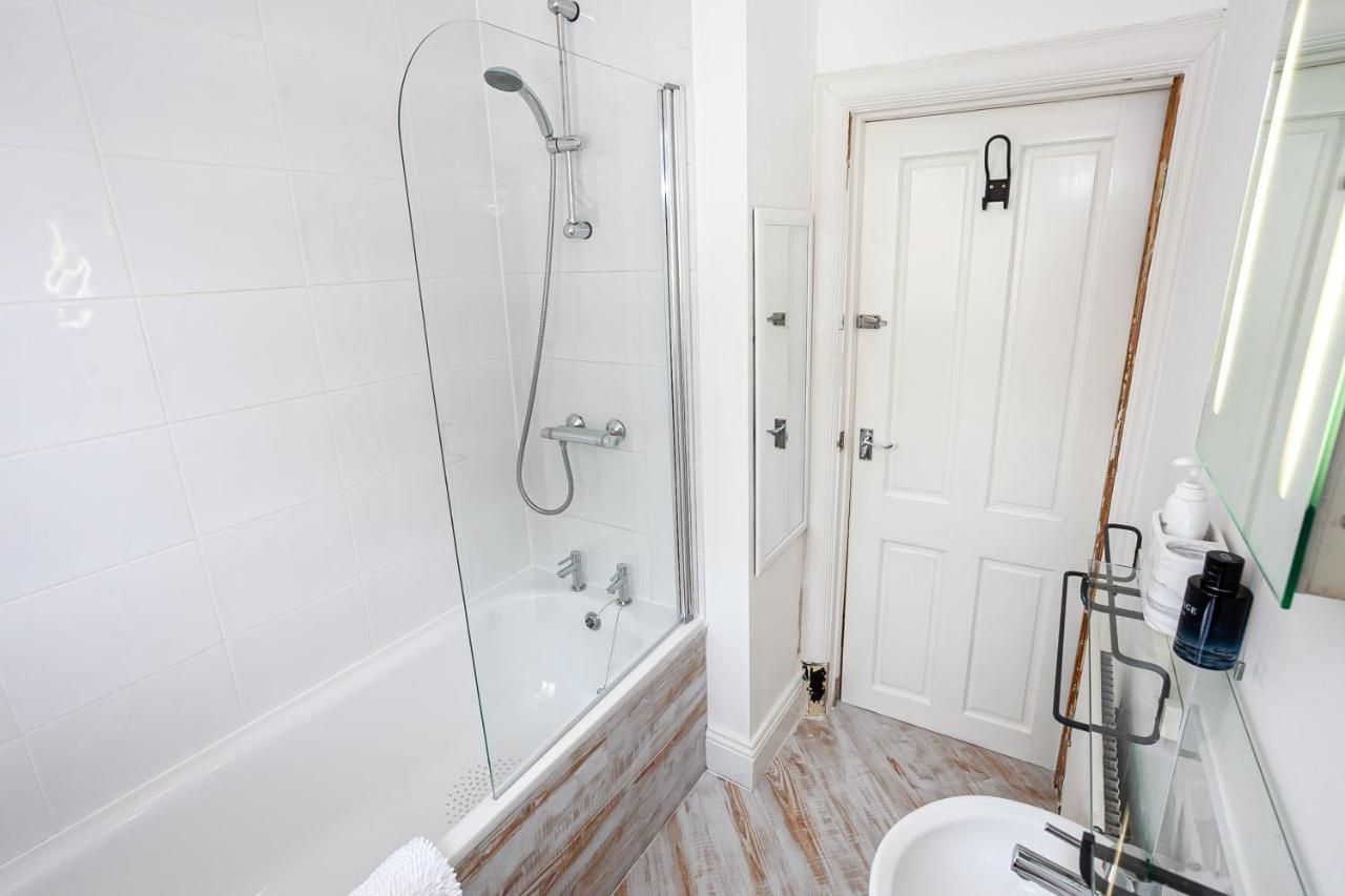 Cosy 2 Bed Apartment - Close To Leeds Centre Exterior photo